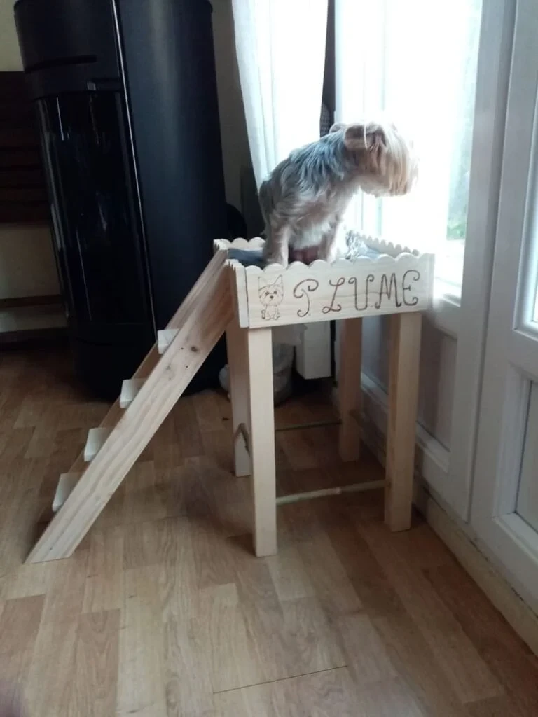 Couchage à échelle pour chien | © LA DEUXIÈME VIE DU BOIS