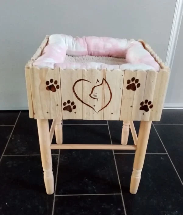 Tabouret pour chat | © LA DEUXIÈME VIE DU BOIS